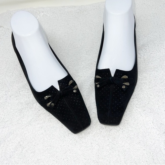 Stuart Weitzman Suede perforated kitten heel shoes size 9 women's - Picture 13 of 16